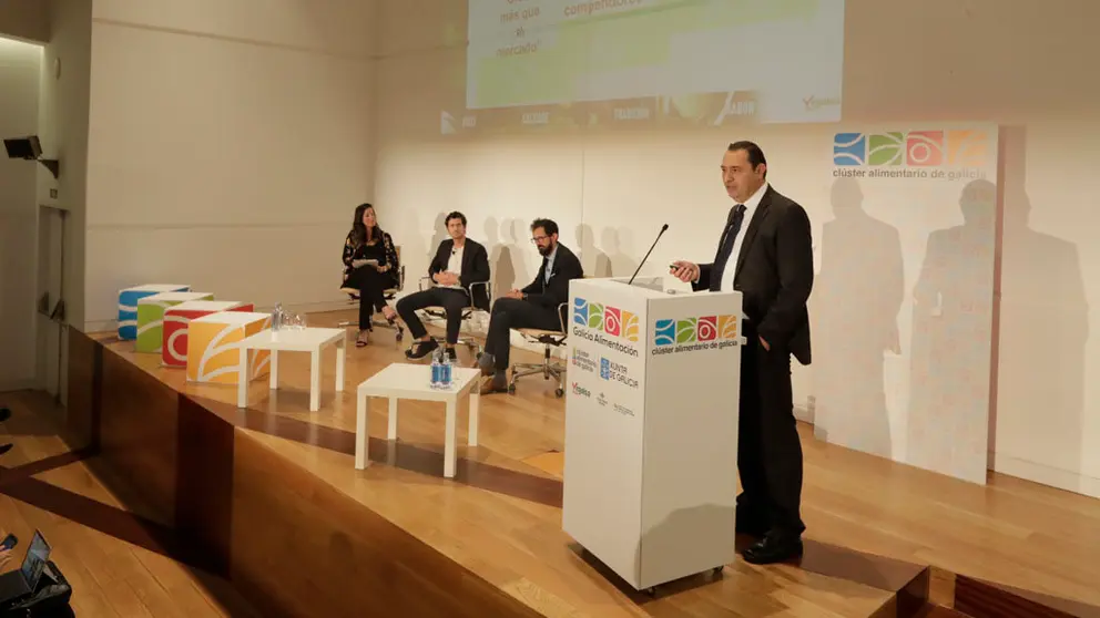 Una de las mesas redondas del Foro de Alimentaci&oacute;n celebrado en la Casa da Cultura.
