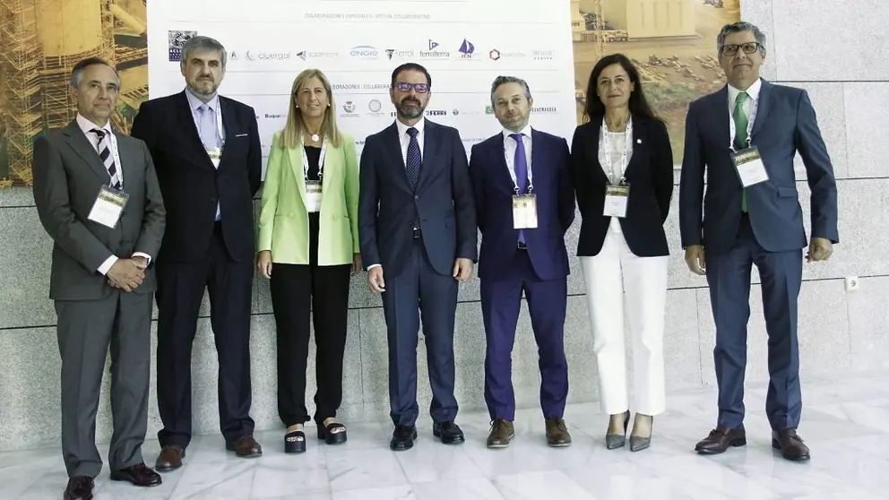 Autoridades y organizadores del  IV Hub Galician Offshore International.