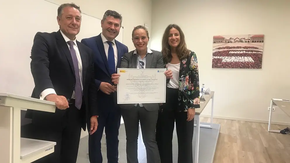 Venancio Salcines, Ovidio Rodeiro y Laura Garc&iacute;a entregaron los diplomas de los cursos AFD de Effuture.