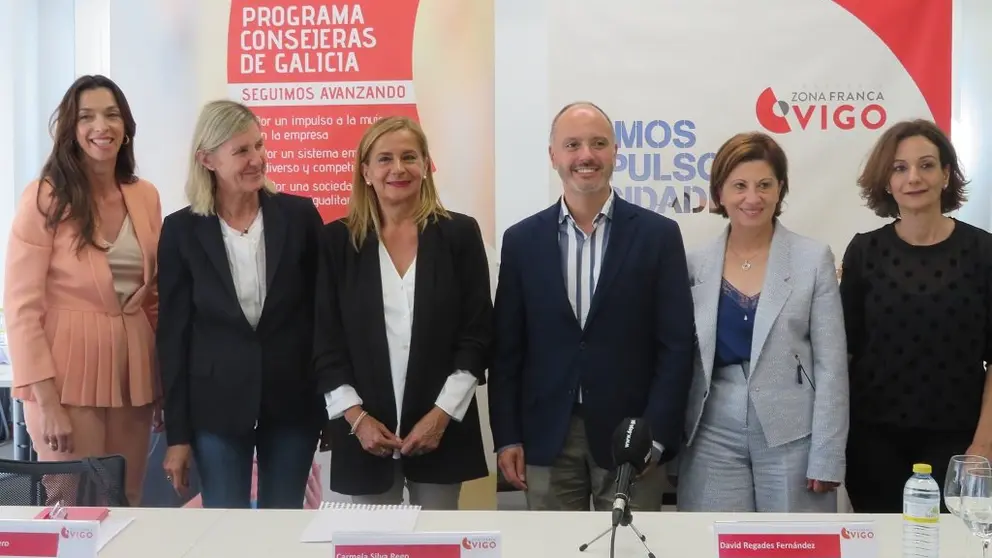 Teresa Mari&ntilde;o (coordinadora del programa), Marieta del Rivero, Carmela Silva, David Regades, Elena Espinosa y Susana Lama (Ard&aacute;n).