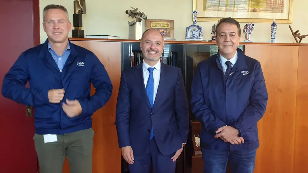 El Delegado del Consorcio de la Zona Franca de Vigo, David Regades, se reuni&oacute; esta ma&ntilde;ana con el Director del Cluster Ib&eacute;rico de Groupe PSA, Juan Antonio Mu&ntilde;oz Codina, y con el Director del Centro de Vigo, Ignacio Bueno