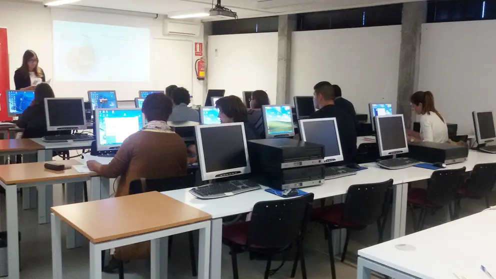 El curso &lsquo;Nuevas tecnolog&iacute;as aplicadas al sector forestal' se desarrolla en el vivero de la C&aacute;mara de Santiago.