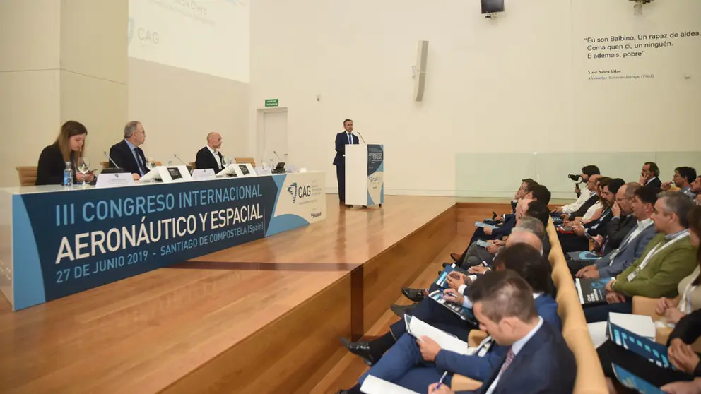 Mesa redonda en el III Congreso  Internacional Aeron&aacute;utico y Espacial, celebrado en Santiago.
