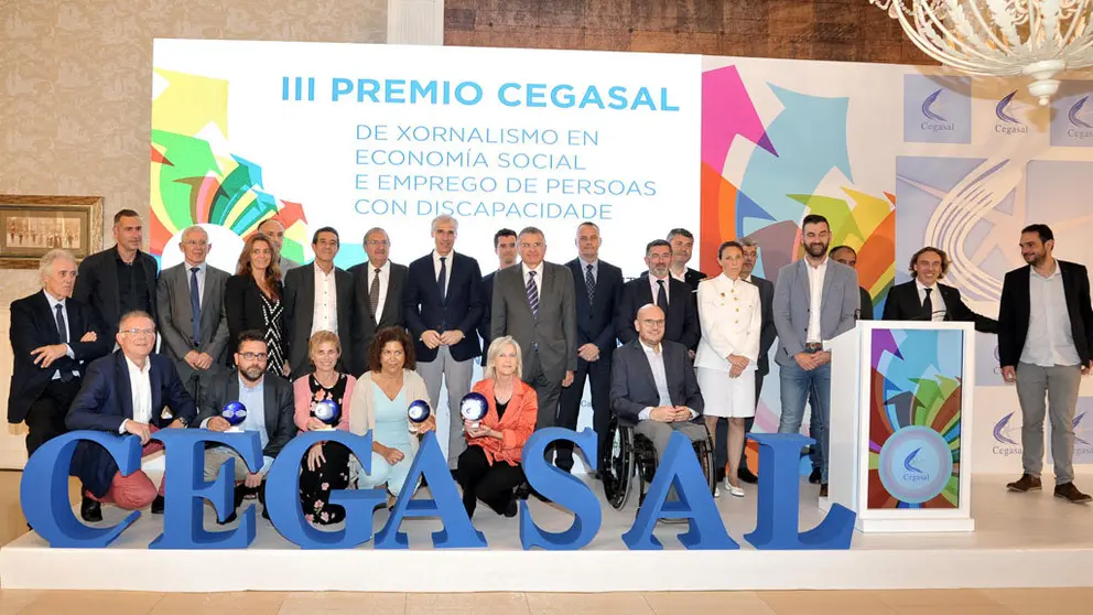 Foto de familia de los premiados.
