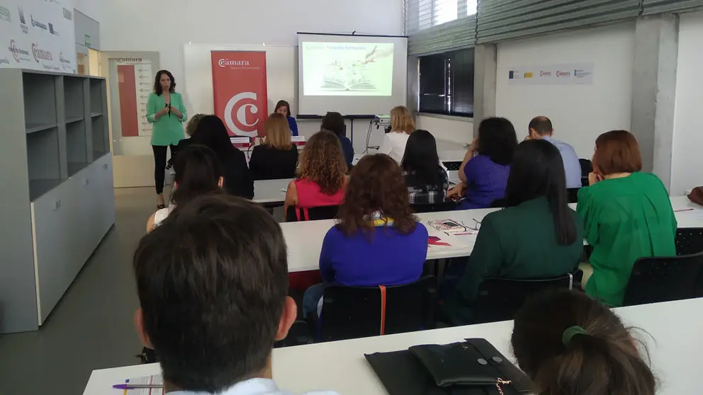 Asistentes &aacute; xornada sobre emprendemento feminino da C&aacute;mara de Santiago.