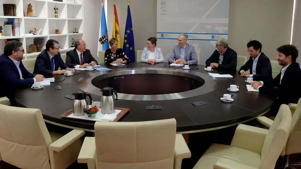 O conselleiro de Econom&Atilde;&shy;a, Emprego e Industria, Francisco Conde, acompa&Atilde;&plusmn;ado pola directora de Turismo de Galicia, Nava Castro, reunirase con axentes do sector para presentarlles o proxecto de Lei de regulaci&Atilde;&sup3;n do aproveitamento l&Atilde;&ordm;dico das augas termais de Galicia. Na sala de xuntas da Conseller&Atilde;&shy;a (4&Acirc;&ordm; andar).
foto xo&Atilde;&iexcl;n crespo
05/08/2019