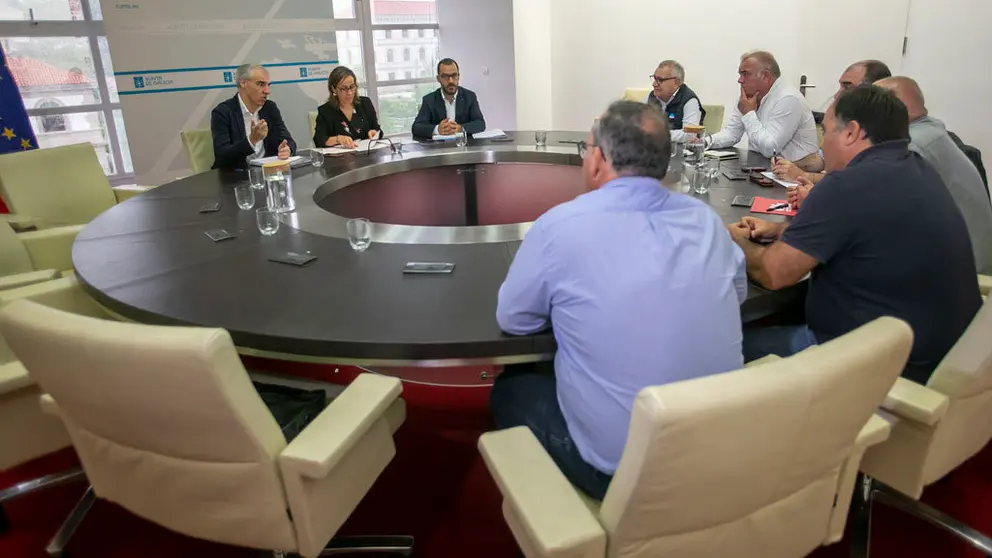Los conselleiros Francisco Conde y Ethel V&aacute;zquez se reunieron con representantes de los sindicatos CIG, CCOO y UGT.
