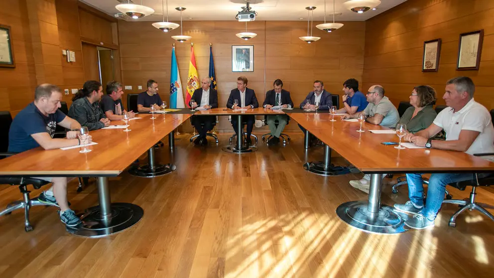 l presidente de la Xunta, Alberto N&uacute;&ntilde;ez Feij&oacute;o, y el conselleiro de Econom&iacute;a, Empleo e Industria, Francisco Conde, mantuvieron una reuni&oacute;n esta tarde con el comit&eacute; de empresa de Alcoa San Cibrao.