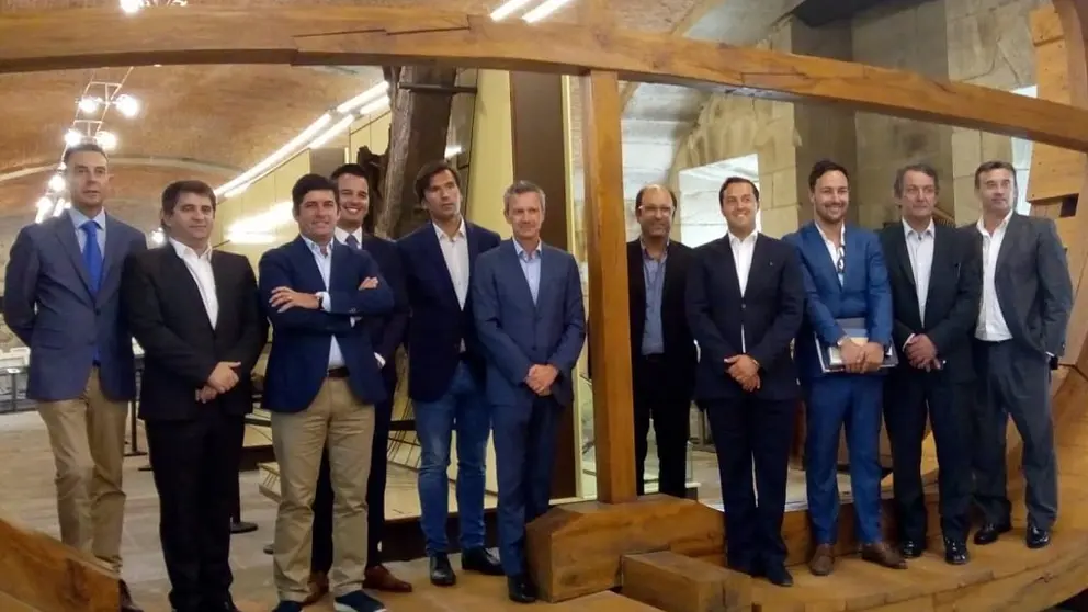 La delegaci&oacute;n portuguesa, acompa&ntilde;ada por directivos de la AEF, en Exponav, en Ferrol.