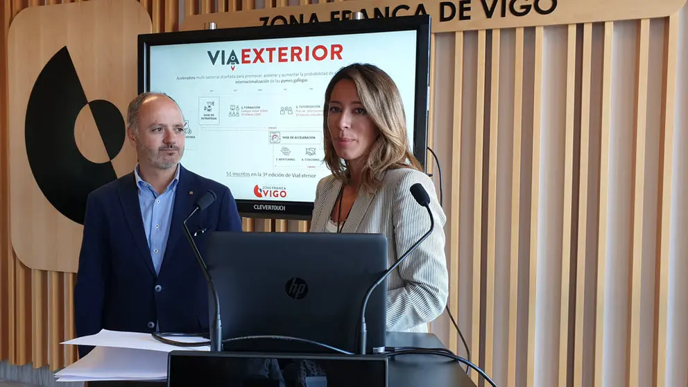 El delegado, David Regades, y la secretaria de Estado de Comercio, Xiana M&eacute;ndez.