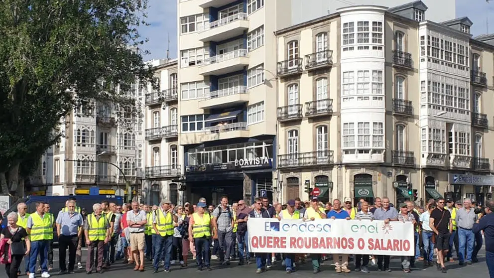 Protesta de traballadores e prexubilados de Endesa na Coru&ntilde;a.