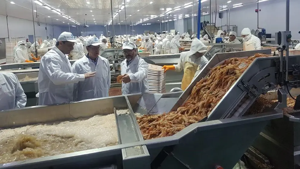 Alberto N&uacute;&ntilde;ez Feij&oacute;o visit&oacute; las instalaciones de la pesquera Ibercosa en Rawson (Argentina).