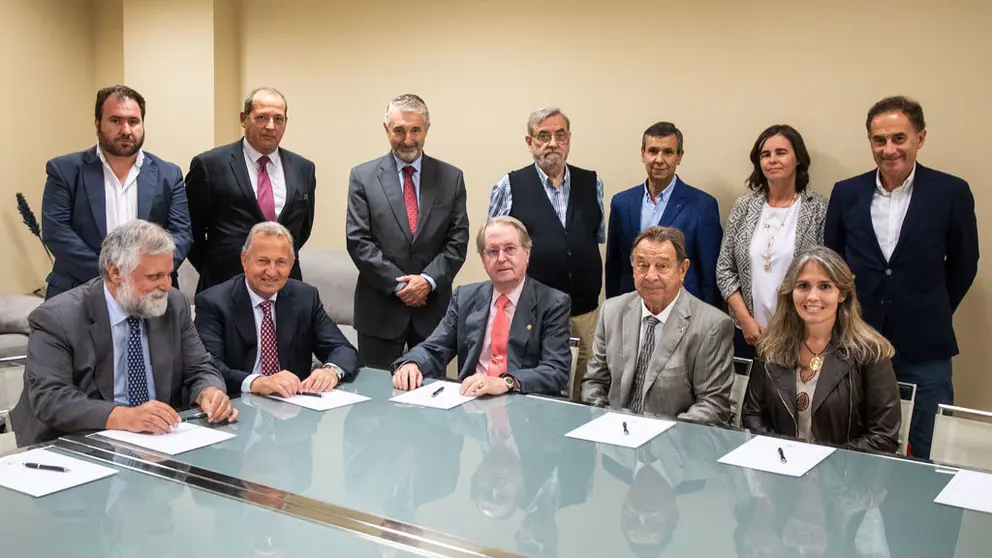 Encuentro en Vigo de responsables del Colegio de Economistas de Pontevedra y de la Mutualidad de Procuradores.