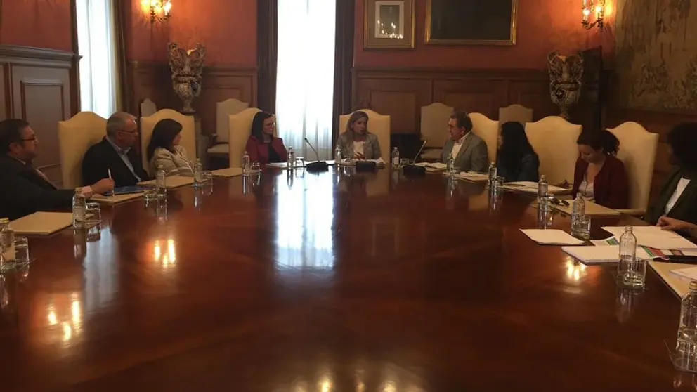 Carmela Silva recibiu &aacute; xunta directiva de AEMPE.
