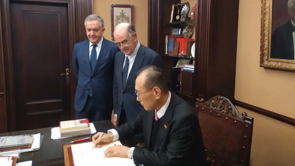 El embajador de Taiw&aacute;n en Espa&ntilde;a, Jos&eacute; Mar&iacute;a Liu, en la C&aacute;mara de Comercio de Santiago.