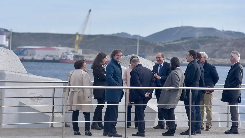 Los consejeros visitaron las instalaciones del Puerto Exterior de A Coru&ntilde;a.