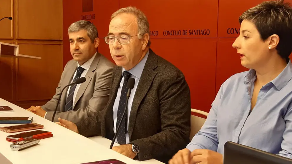 Javier Represas, S&aacute;nchez Bugallo y Beatriz Cibeira en la presentaci&oacute;n de Talentia./C. DE SANTIAGO.