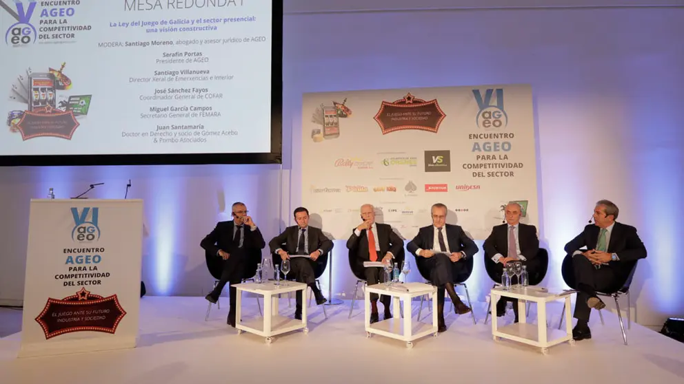 Mesa redonda durante el VI Encuentro AGEO para la competitividad del sector, en Santiago.