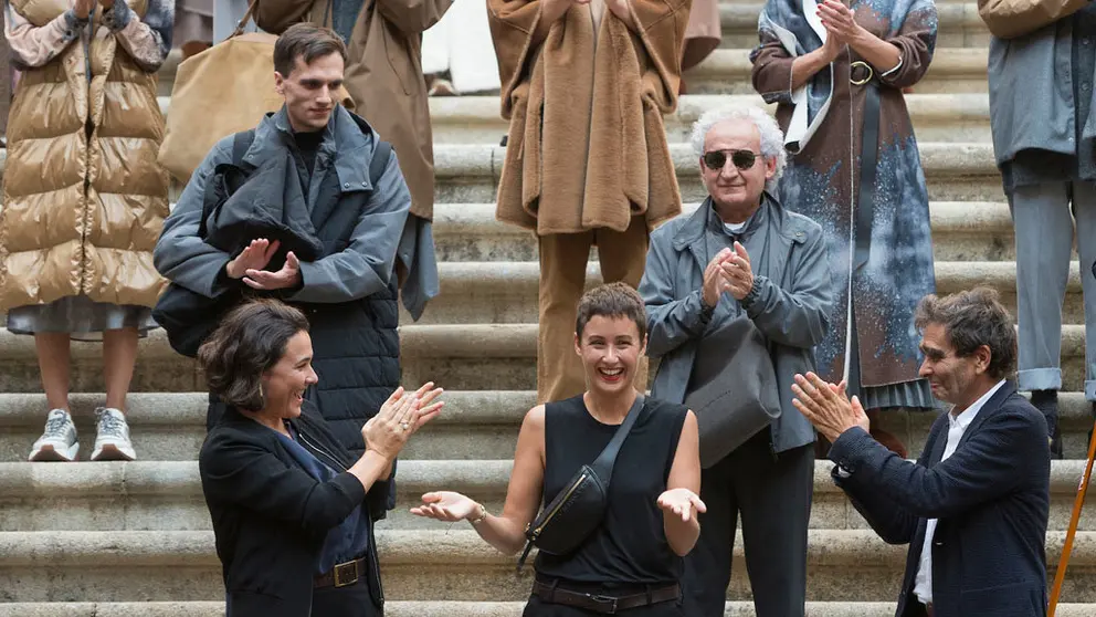 Tiziana Dom&iacute;nguez (centro) en el desfile de Adolfo Dom&iacute;nguez en Ourense./M.RIOPA.