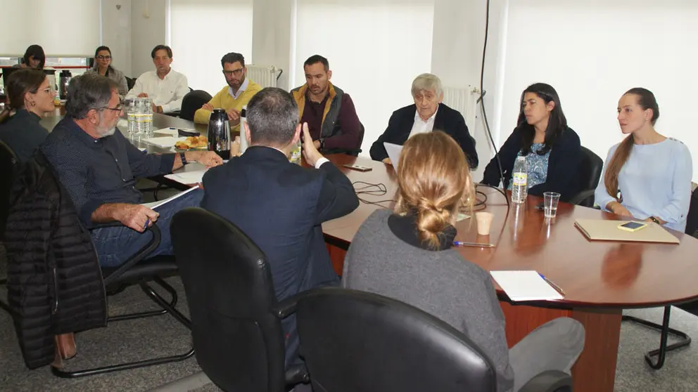 Asistentes a la jornada sobre Sistemas de Gesti&oacute;n de Miner&iacute;a Sostenible en la FCTGG, en Porri&ntilde;o.