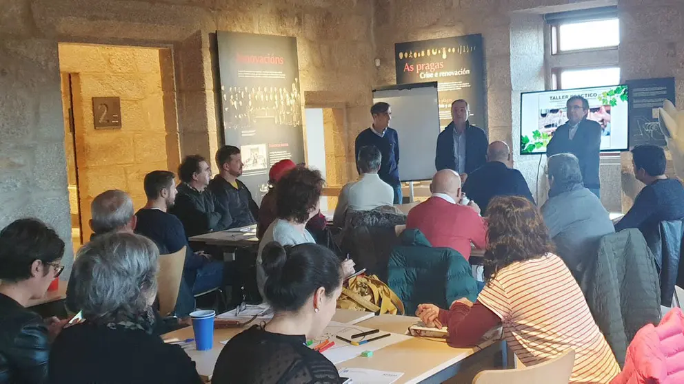 Asistentes al taller sobre plan de empresa en el Museo del Vino de Galicia, en Ribadavia.