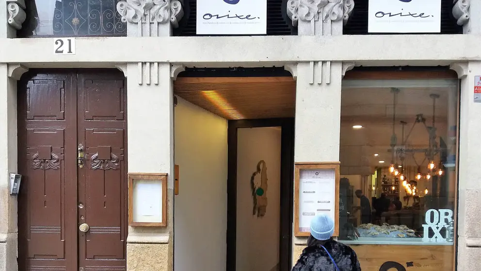 Local comercial rehabilitado no casco hist&oacute;rico de Santiago.