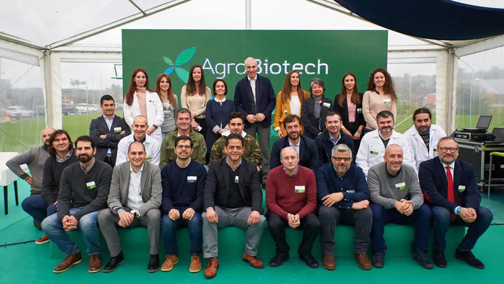 El conselleiro Francisco Conde con representantes de las empresas participantes en Agrobiotech Fest./E.REPETSKAYA.