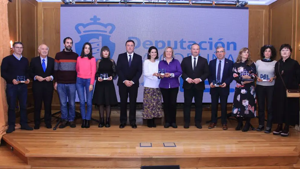 Foto de autoridades e galardoados cos III Premios PEL da Deputaci&oacute;n da Coru&ntilde;a.