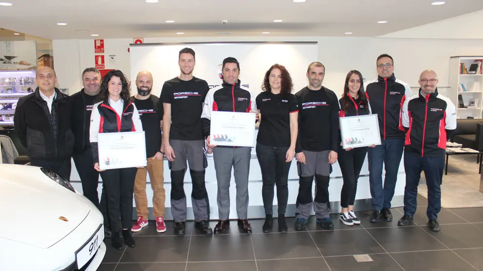 Equipo del Centro Porsche A Coru&ntilde;a, perteneciente al Grupo Breog&aacute;n.