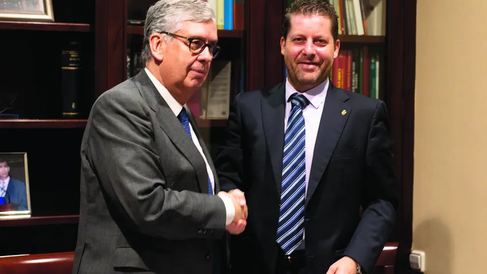 El presidente de Atiga, Juan Manuel Vieites, y el de Ageinco, Daniel Prieto, rubricaron el convenio.
