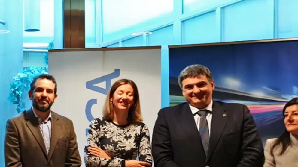 La firma del convenio con FEGAES tuvo lugar en la oficina principal de Abanca en Pontevedra.