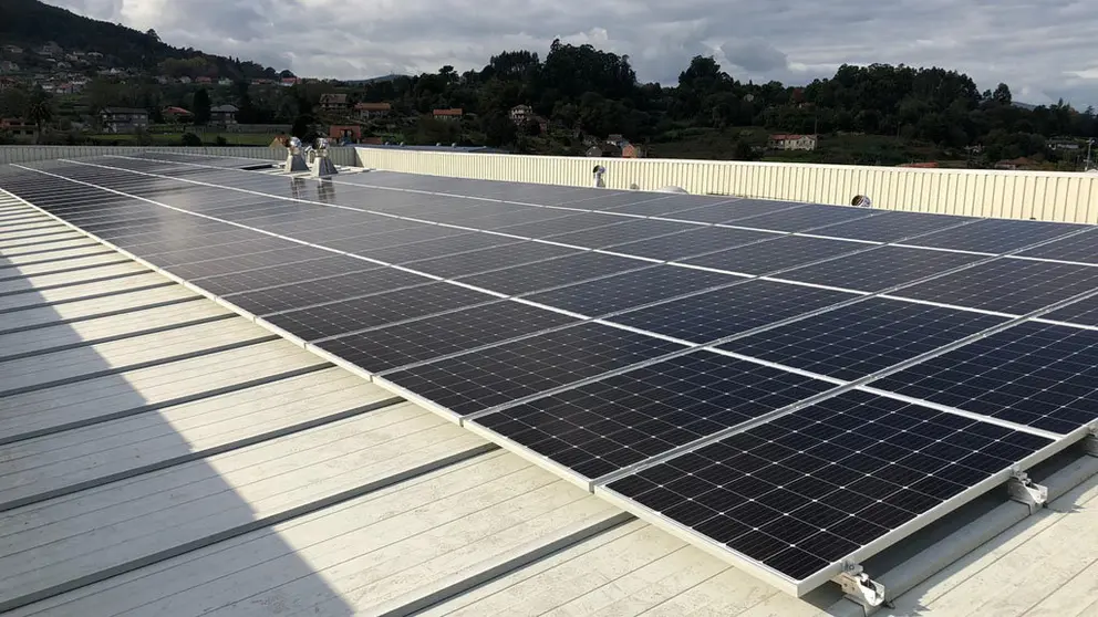 La instalaci&oacute;n est&aacute; integrada por un total de 146 paneles solares.