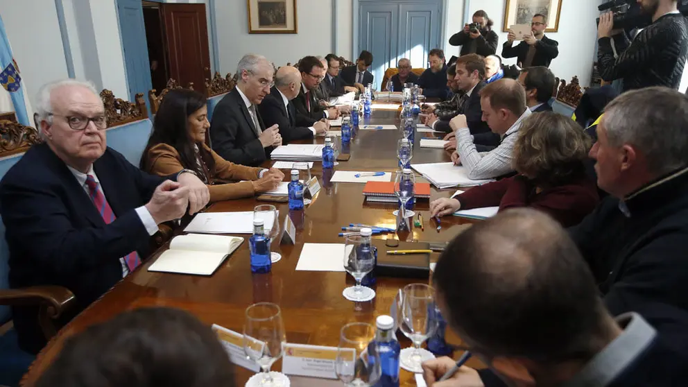 Rreuni&oacute;n de la mesa de trabajo de Alcoa en la Subdelegaci&oacute;n del Gobierno en Lugo./S. SENANDE.