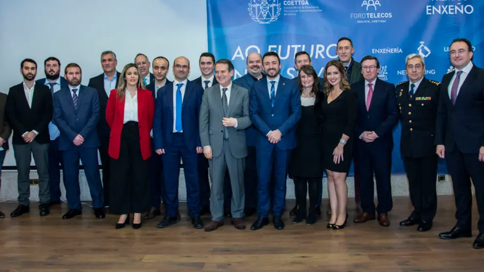 Miembros del COETTGA y autoridades en el I Forotelecos Galicia.