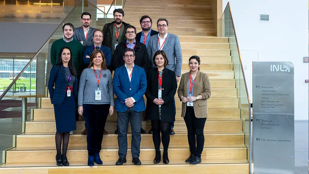 Delegaci&oacute;n del Cl&uacute;ster TIC durante su visita al Laboratorio Ib&eacute;rico Internacional de Nanotecnolog&iacute;a.