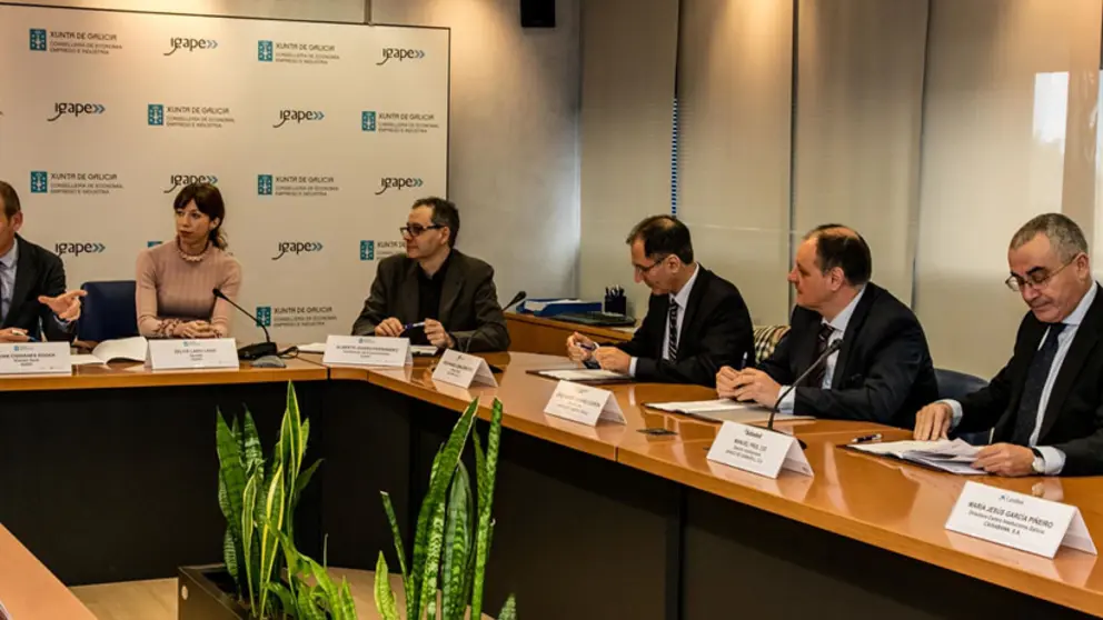 El director del Igape con los representantes de las SGR y los bancos.