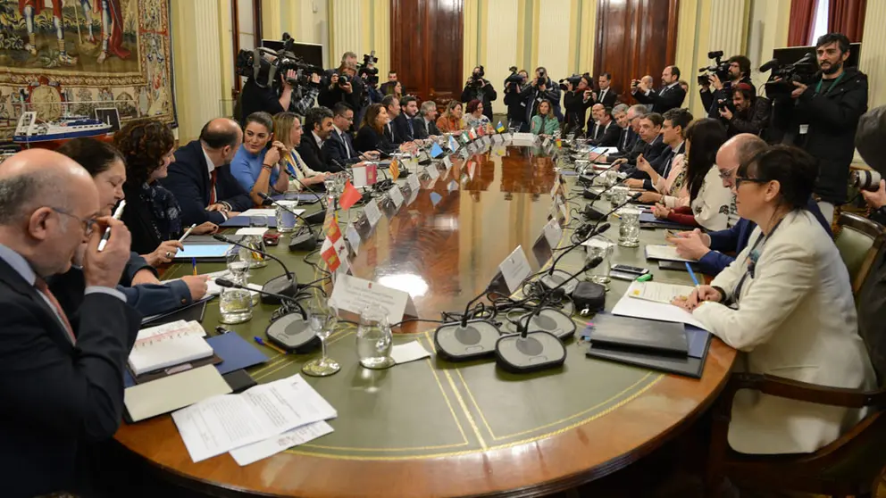 Reuni&oacute;n del ministro Luis Planas con los representantes de las comunidades aut&oacute;nomas, entre ellos el conselleiro de Medio Rural, Jos&eacute; Gonz&aacute;lez.