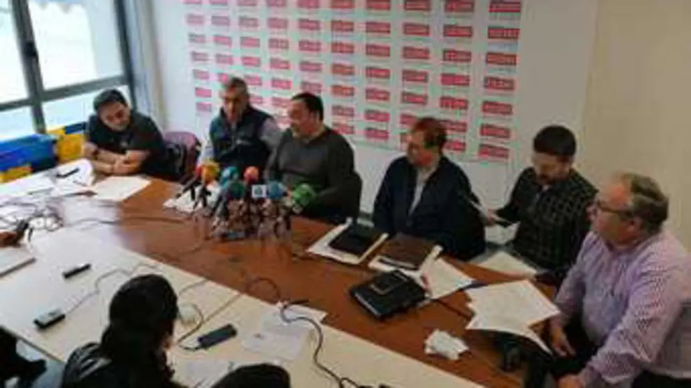 Intervenci&oacute;n de V&iacute;ctor Ledo, secretario xeral de CCOO-Industria de Galicia, durante a rolda de prensa na Coru&ntilde;a.