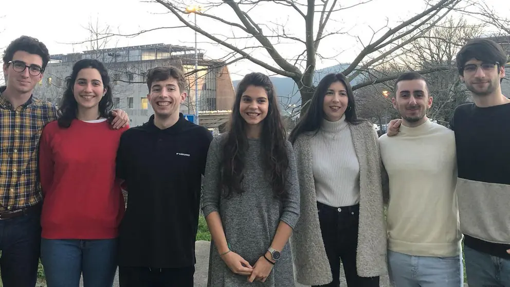 Candela Janeiro, no centro, coordinadora do Foro Tecnol&oacute;xico de Emprego da UVigo./DUVI.