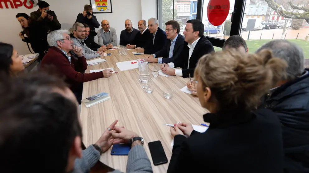 El presidente de la Xunta y el de la Diputaci&oacute;n de A Coru&ntilde;a participaron en la reuni&oacute;n