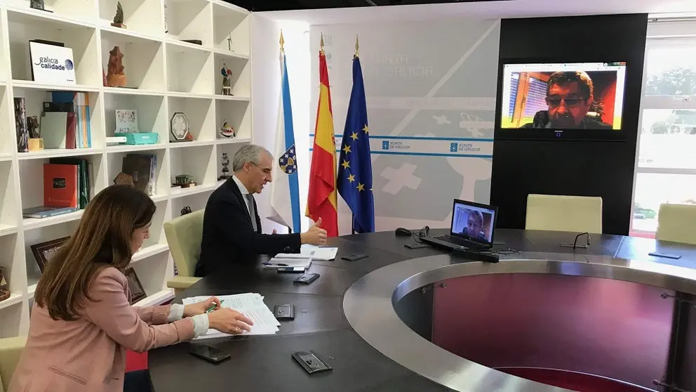 Videoconferencia entre el conselleiro Francisco Conde y el presidente de la Federaci&oacute;n Gallega de Comercio, Jos&eacute; Mar&iacute;a Seijas.