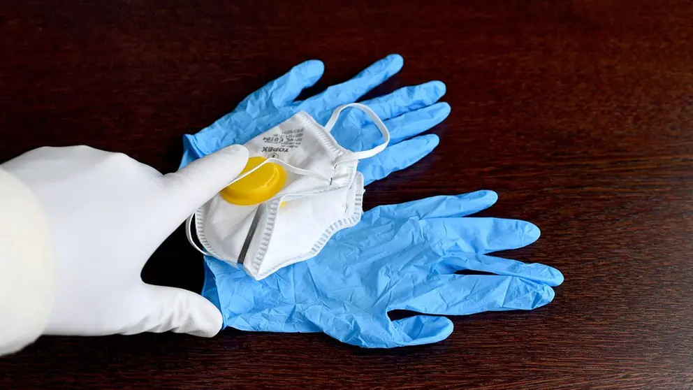 Los sindicatos y comit&eacute;s de empresa reclaman equipos de protecci&oacute;n individual, como mascarillas y guantes./leo2014 en Pixabay .