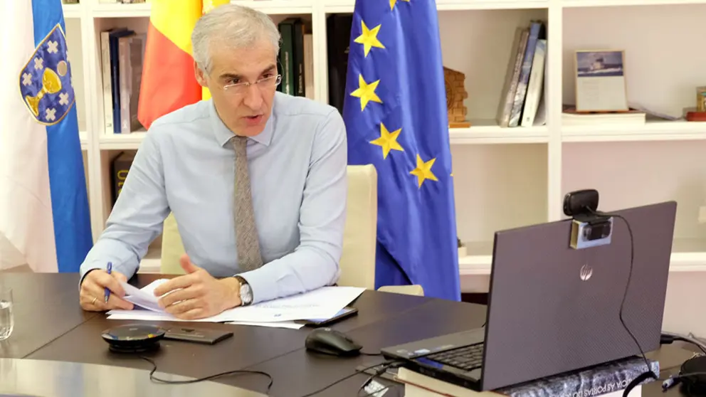 Francisco Conde, durante la reuni&oacute;n del Comit&eacute; de fabricaci&oacute;n de equipamiento sanitario./X.CRESPO.