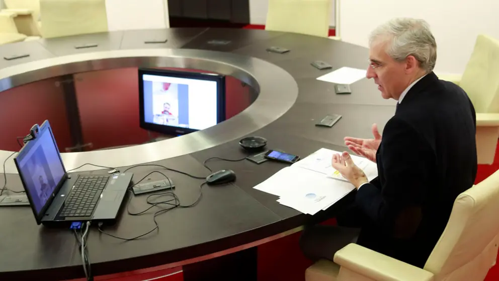 Videconferencia de Francisco Conde con representantes de Aclunaga./C.PAZ.