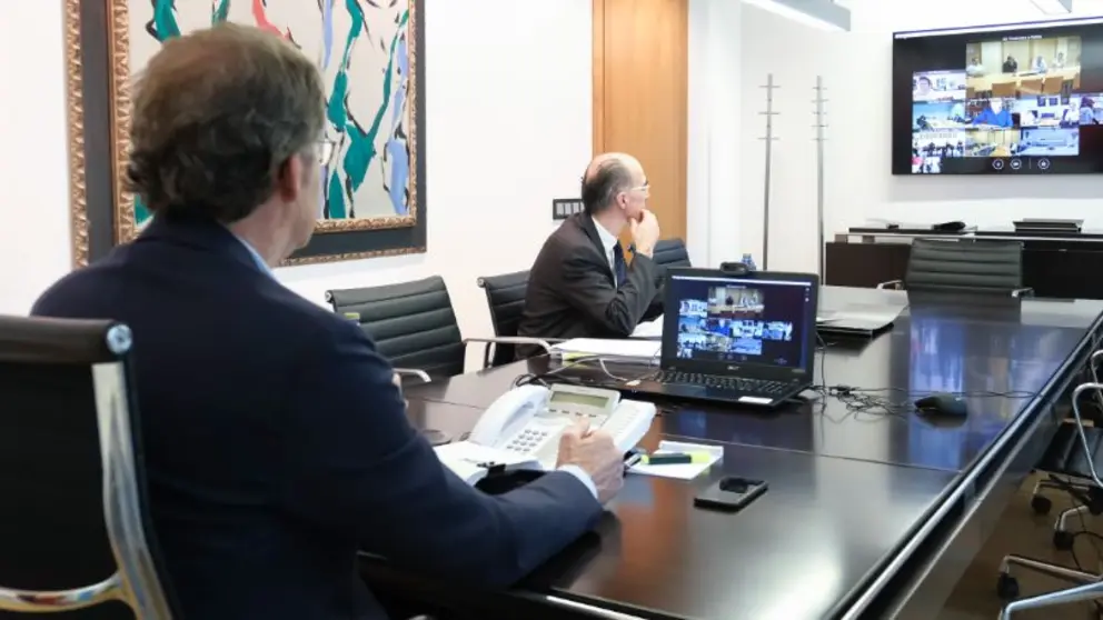 Feij&oacute;o y el conselleiro de Sanidade en la reuni&oacute;n del comit&eacute; cl&iacute;nico de este lunes.