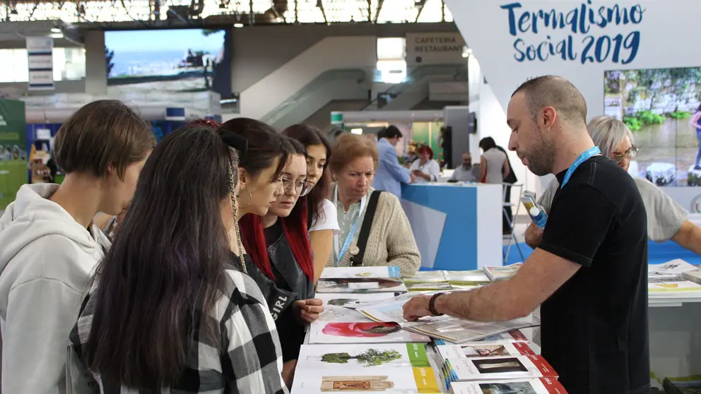 P&uacute;blico en un stand de Termatlaia 2019.