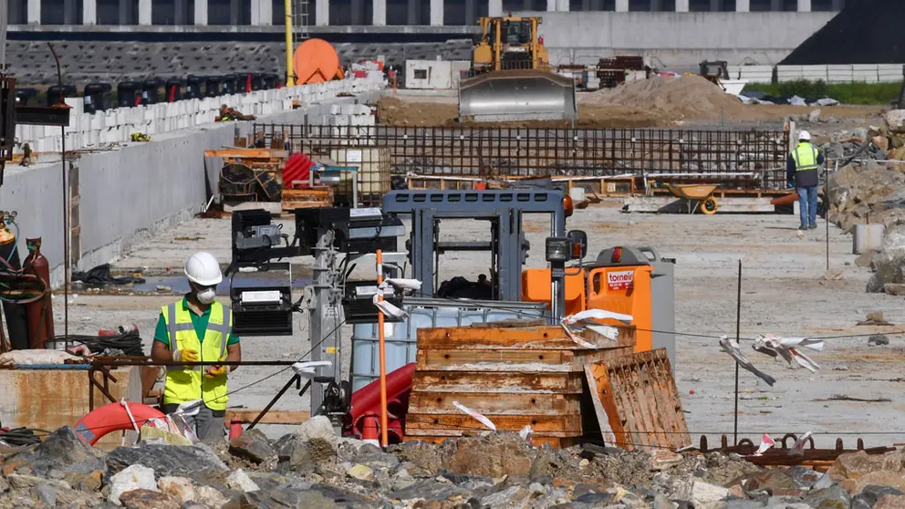 Obras de construcci&oacute;n del muelle en Punta Langosteira.