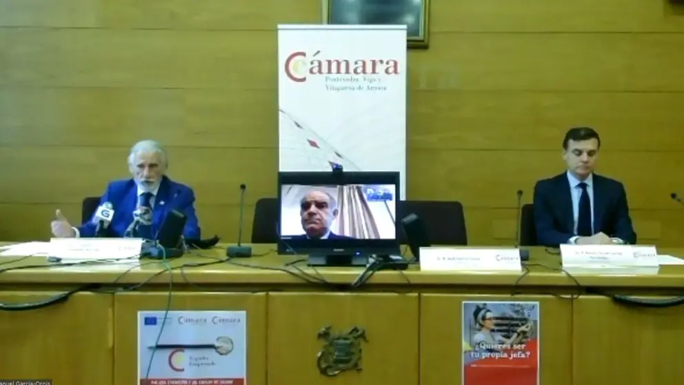 El vicepresidente primero de la entidad cameral, Jos&eacute; Manuel Fern&aacute;ndez Alvari&ntilde;o y el vocal del Comit&eacute; Ejecutivo de la Corporaci&oacute;n, Ram&oacute;n Correa Fern&aacute;ndez y por videoconferencia, el presidente, Jos&eacute; Garc&iacute;a Costas.