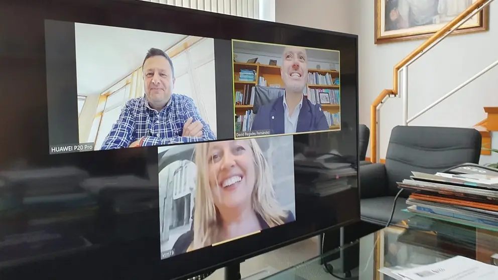 Videoconferencia entre el alcalde de Cuntis, el delegado de Zona Franca y la gerente de SEA.