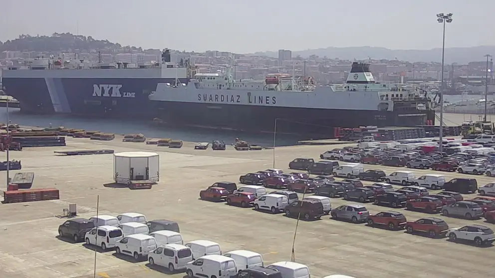 Veh&iacute;culos en la terminal de Bouzas del Puerto de Vigo.